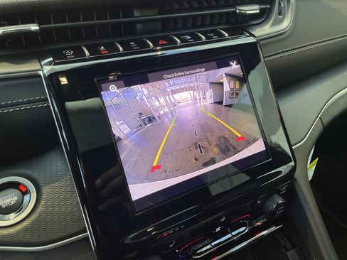 New 2025 Jeep Grand Cherokee Laredo X w/ Luxury Tech Group I image 35