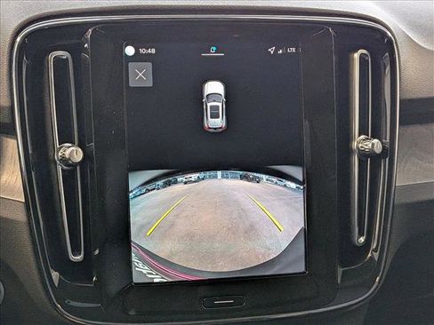 Used 2026 Volvo XC40 B4 Core w/ Climate Package FWD image 15