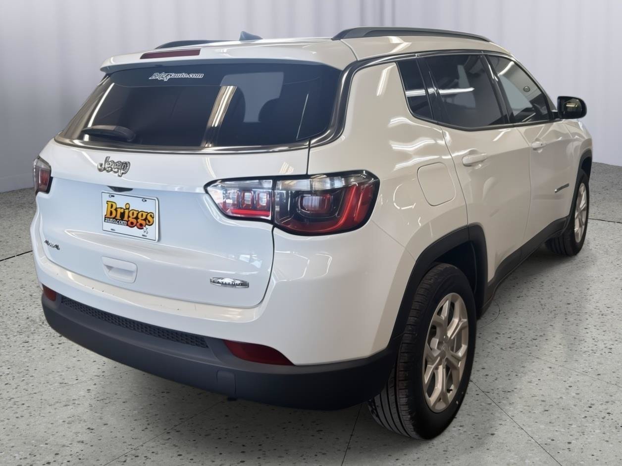 Used 2024 Jeep Compass Latitude AWD/4WD image 5