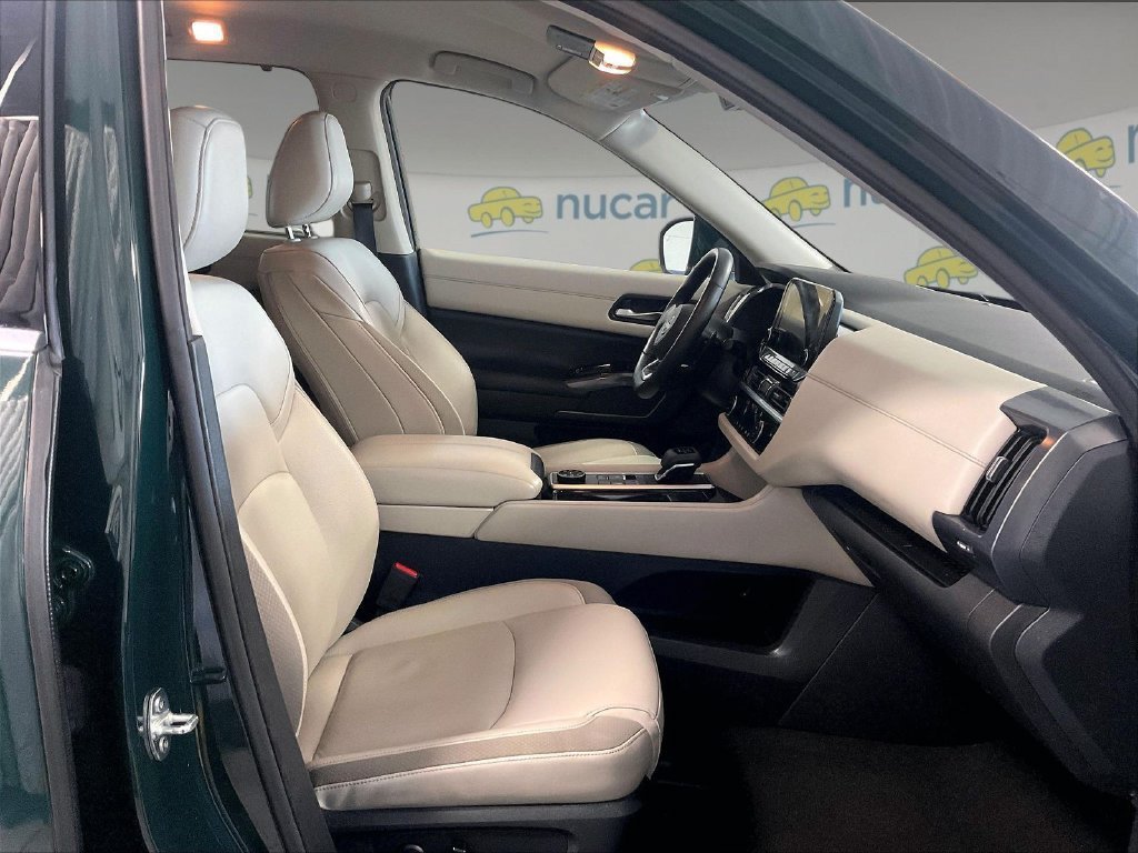 Used 2024 Nissan Pathfinder SL AWD/4WD image 10
