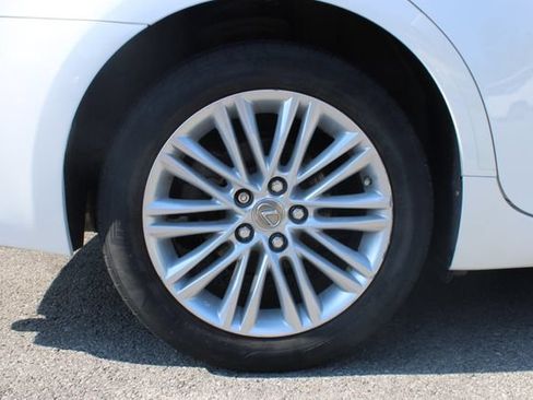 Used 2013 Lexus ES 350 w/ Luxury Pkg FWD image 37