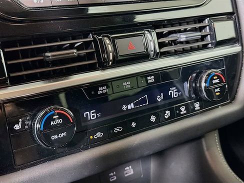 Used 2024 Nissan Pathfinder SV image 17