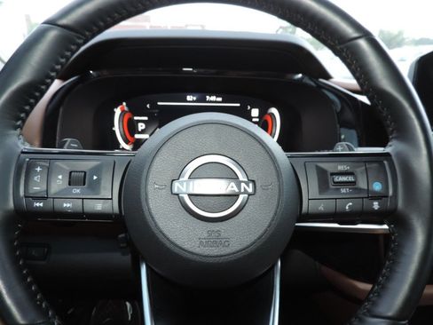 Used 2023 Nissan Pathfinder Platinum w/ Black Appearance Package FWD image 29