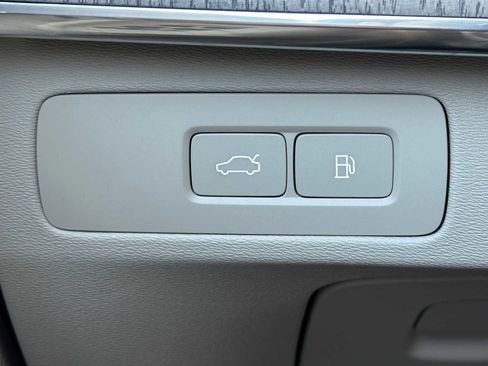 Used 2025 Volvo XC90 T8 Plus w/ Protection Package Premier image 33