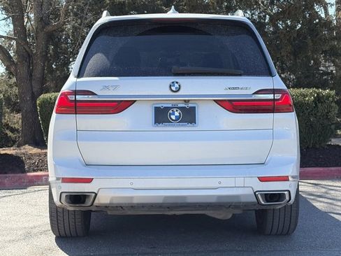 Used 2021 BMW X7 M50i image 4