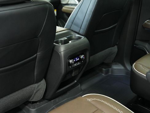 New 2026 GMC Acadia Denali Ultimate w/ LPO, Floor Liner Package AWD/4WD image 30
