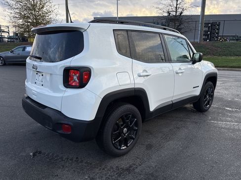 Certified 2023 Jeep Renegade Latitude w/ Premium Group image 9