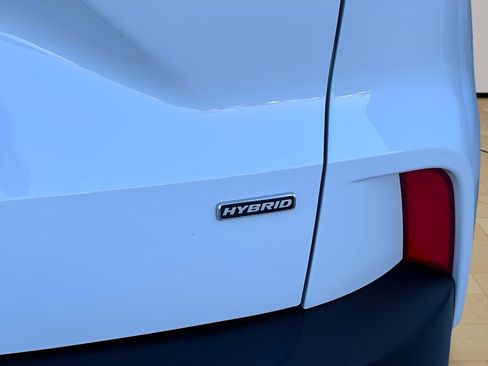 Used 2025 Ford Escape Platinum w/ Premium Technology Package FWD image 42