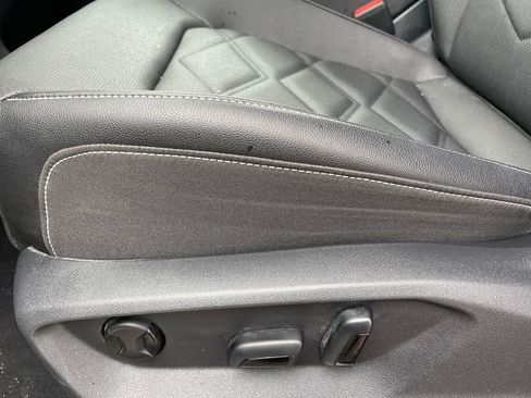 Used 2025 Volkswagen Atlas SE image 11