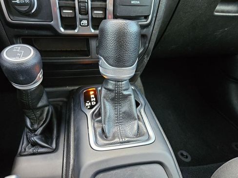 Used 2022 Jeep Wrangler Unlimited Sport AWD/4WD image 11