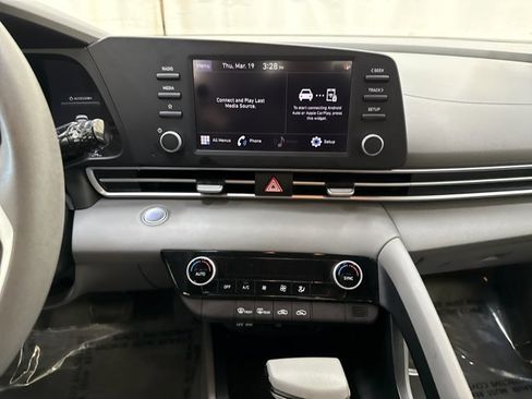 Used 2023 Hyundai Elantra SEL w/ Cargo Package image 23