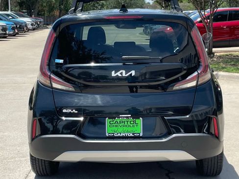 Used 2024 Kia Soul LX w/ Option Group 015 FWD image 5