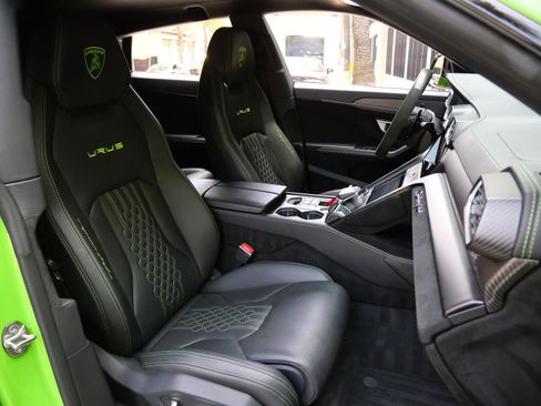 Used 2023 Lamborghini Urus Performante AWD/4WD image 8