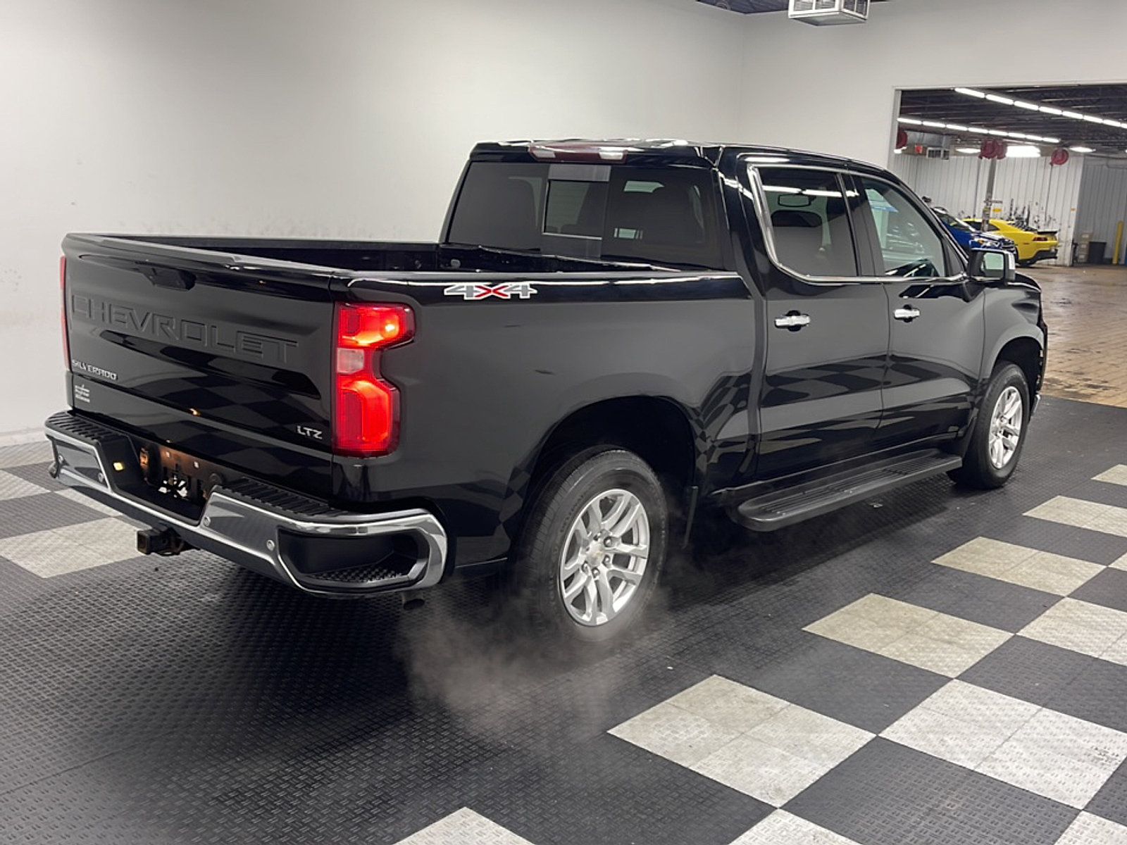 Used 2019 Chevrolet Silverado 1500 LTZ w/ LTZ Plus Package AWD/4WD image 18