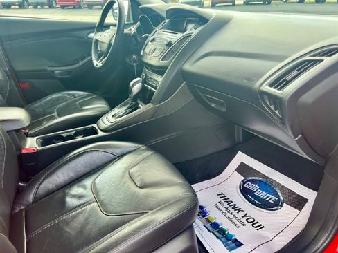 Used 2016 Ford Focus SE w/ Equipment Group 201A FWD image 7