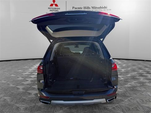 Used 2022 BMW X7 xDrive40i w/ Premium Package image 9