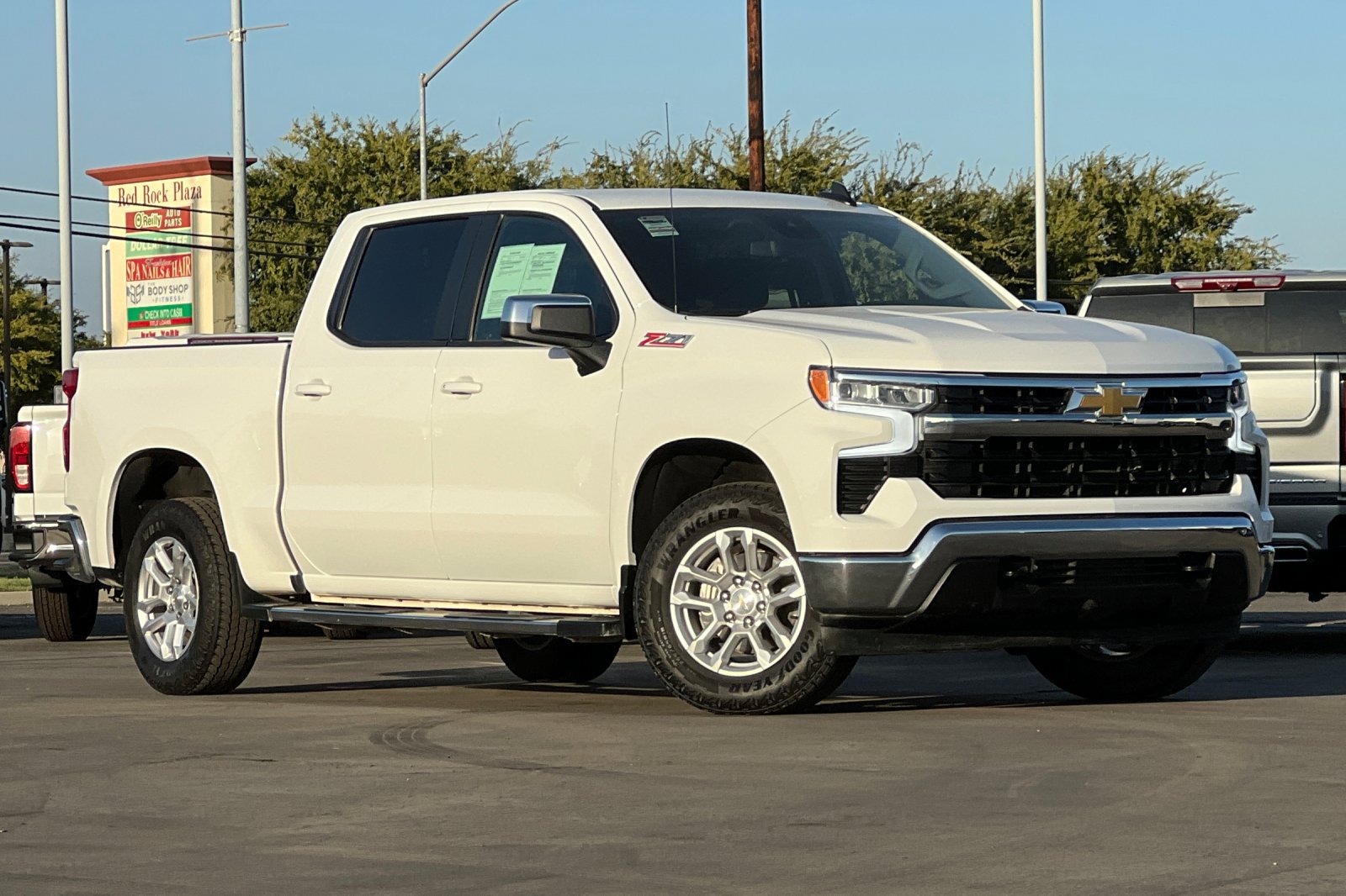 Used 2025 Chevrolet Silverado 1500 LT AWD/4WD image 2