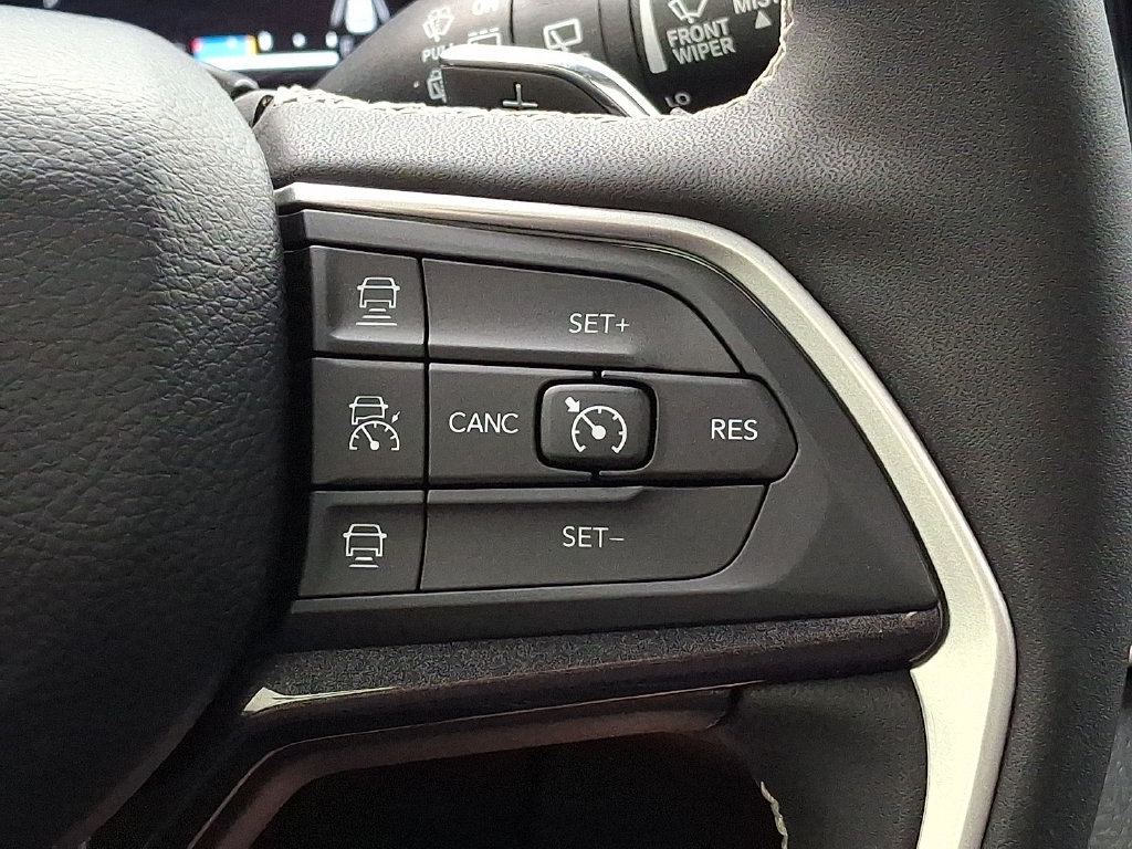 Used 2023 Jeep Grand Cherokee L Laredo AWD/4WD image 25