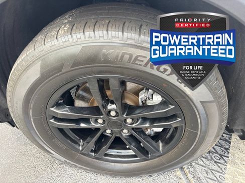 Used 2022 Ford Explorer XLT w/ Equipment Group 202A AWD/4WD image 12