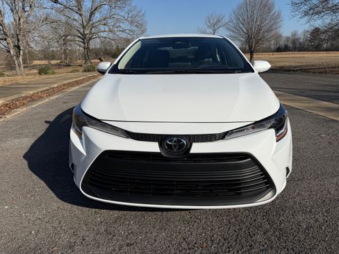 Used 2025 Toyota Corolla LE w/ Convenience Package image 8