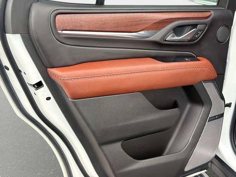 Used 2023 GMC Yukon Denali Ultimate w/ LPO, Floor Liner Package AWD/4WD image 9