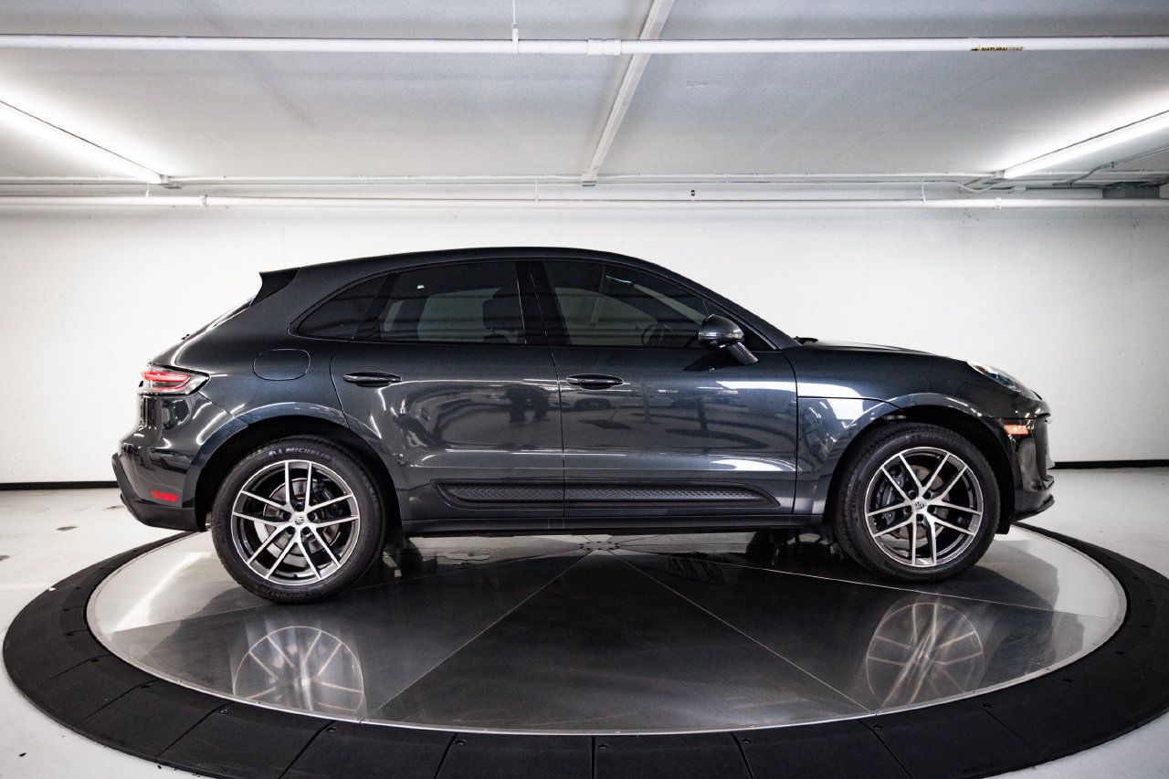 Certified 2024 Porsche Macan AWD/4WD image 8
