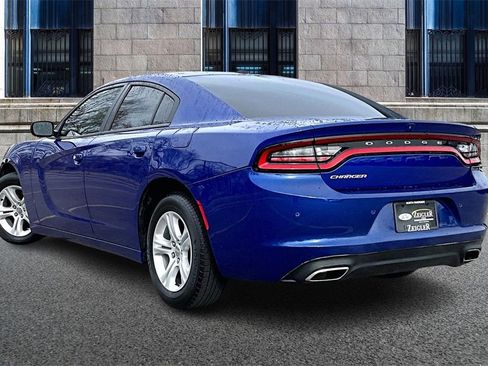 Used 2019 Dodge Charger SXT image 10