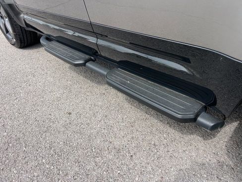 Used 2024 Land Rover Defender 110 X-Dynamic SE image 13