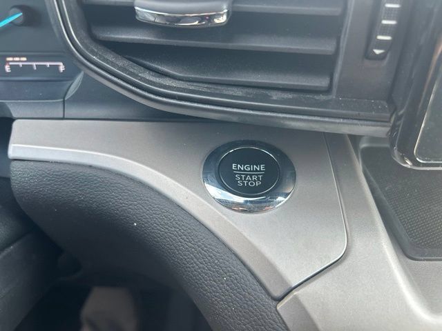 Used 2023 Ford Explorer XLT AWD/4WD image 29