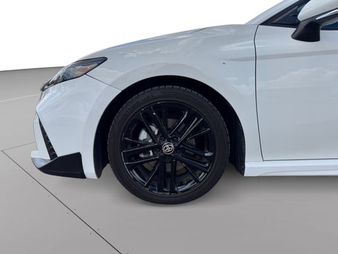 Used 2025 Toyota Camry SE FWD image 9