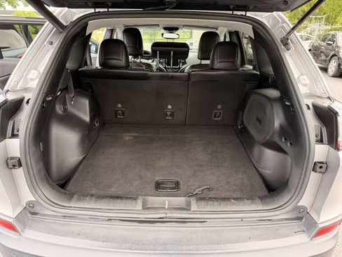 Used 2019 Jeep Cherokee Limited AWD/4WD image 9