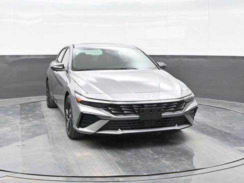 New 2026 Hyundai Elantra SEL Sport Premium image 2