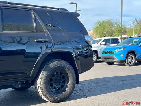 Certified 2024 Toyota 4Runner TRD Off-Road Premium w/ Moonroof Package AWD/4WD image 11