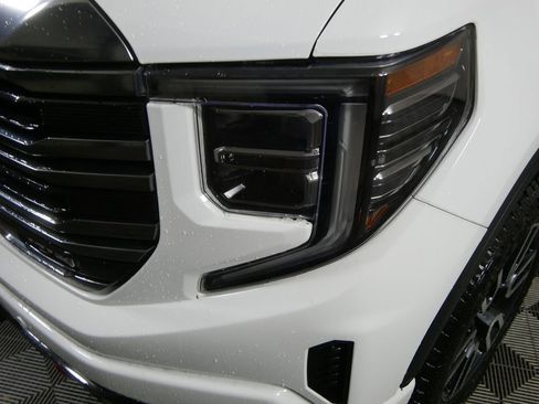 Used 2023 GMC Sierra 1500 AT4 w/ Technology Package image 8