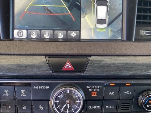 Used 2017 Kia Cadenza Limited FWD image 31