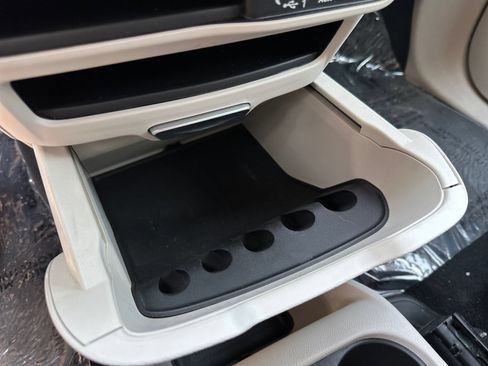 Used 2022 Chrysler Voyager LX FWD image 30