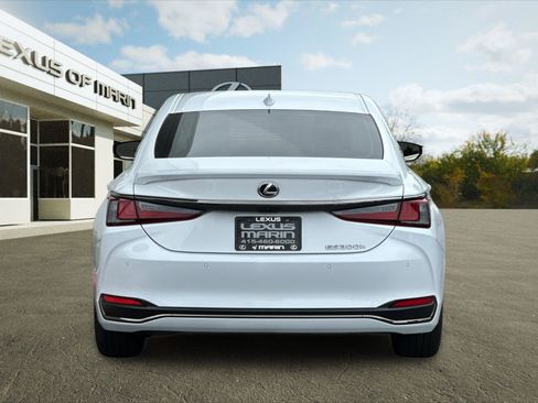 Used 2025 Lexus ES 300h F Sport FWD image 9
