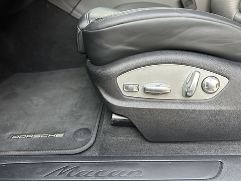 Certified 2025 Porsche Macan AWD/4WD image 20
