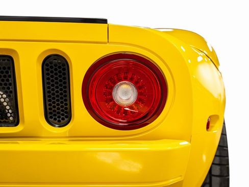 Used 2005 Ford GT image 28