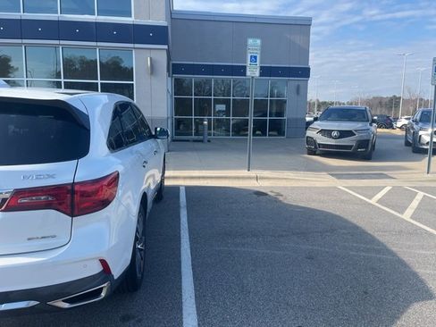 Used 2020 Acura MDX SH-AWD w/ Technology Package image 3