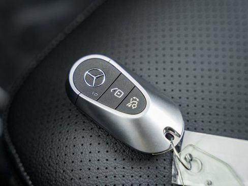 New 2025 Mercedes-Benz GLC 350e 4MATIC image 41