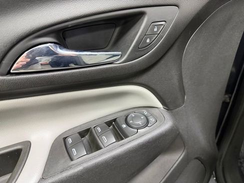 Used 2020 Chevrolet Equinox LS FWD image 17