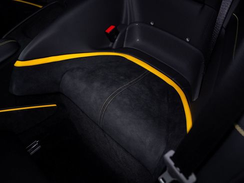 Used 2022 Ferrari Roma RWD image 40