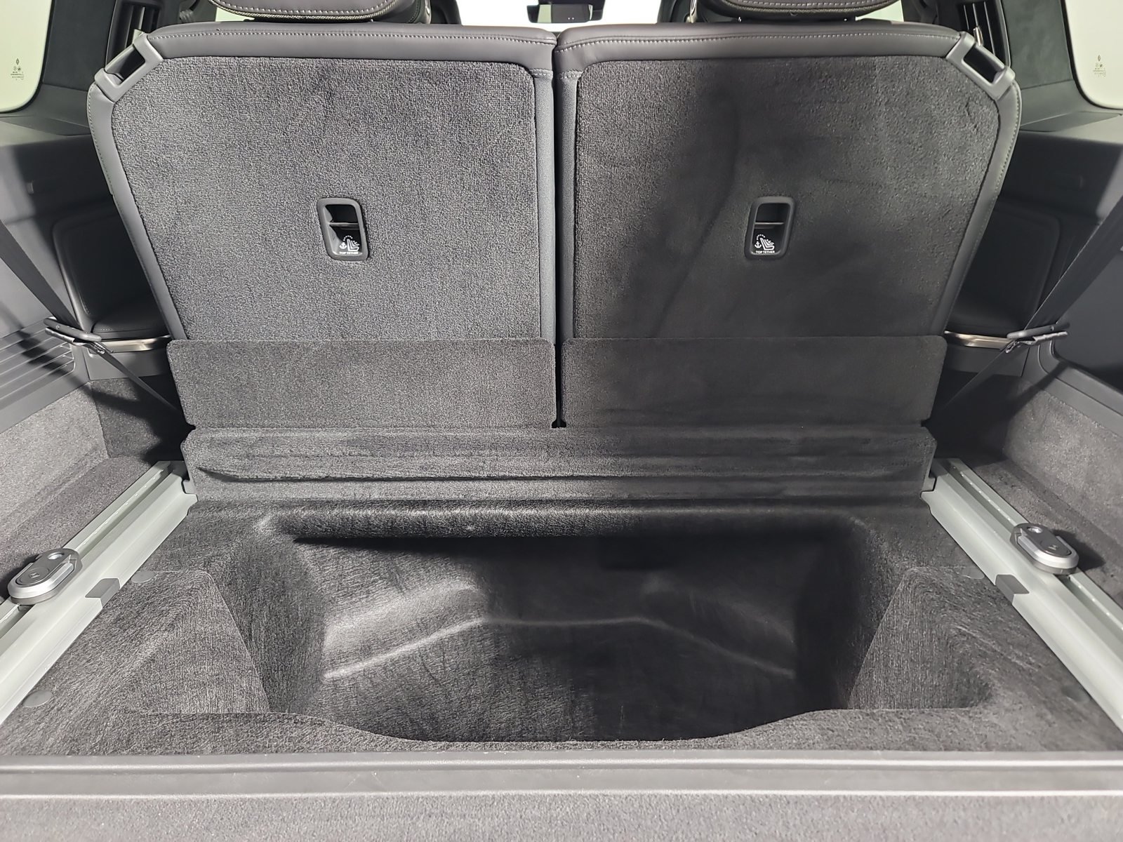 Used 2025 Rivian R1S Adventure Dual AWD/4WD image 26
