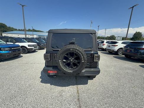 Used 2022 Jeep Wrangler Unlimited Sport AWD/4WD image 4