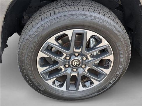 Used 2025 Toyota Tundra Limited AWD/4WD image 28