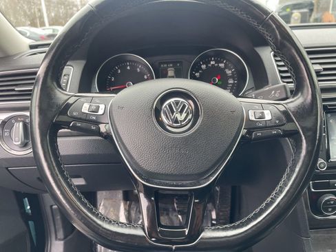 Used 2018 Volkswagen Passat 2.0T SEL Premium image 12