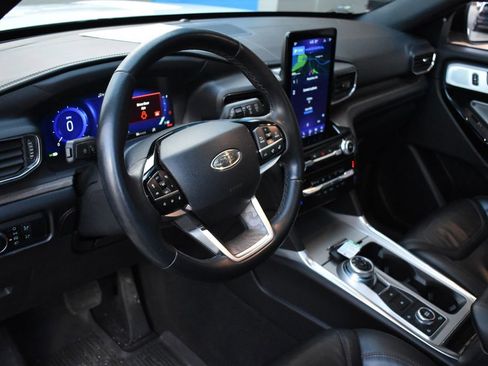 Used 2023 Ford Explorer Platinum w/ Technology Package image 15