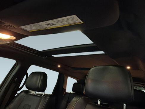 Used 2017 Jeep Grand Cherokee Overland AWD/4WD image 14