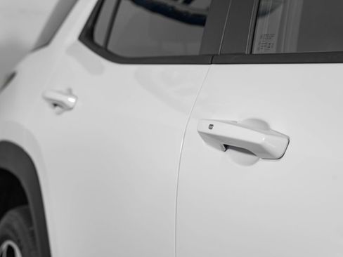 New 2026 Chevrolet Equinox LT w/ Convenience Package II image 16